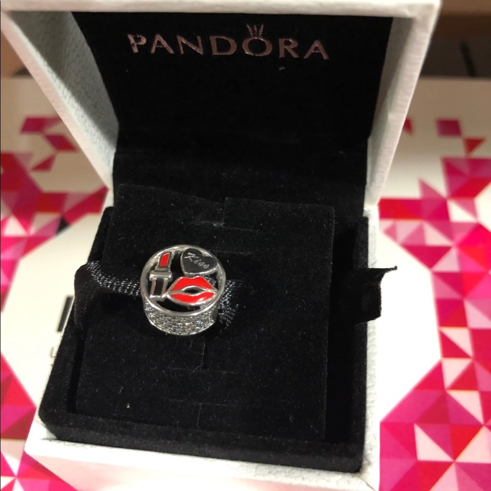 Pandora Glamour Kiss Charm